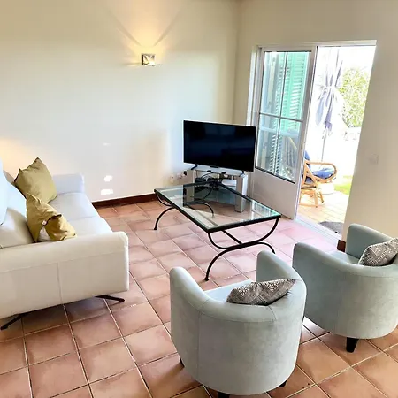 In With Private Pool Сasa de vacaciones *