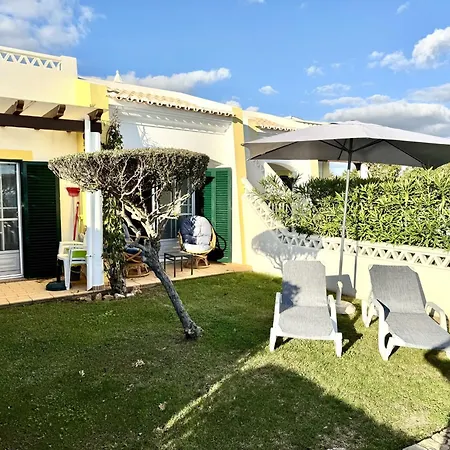 In With Private Pool Ferienhaus
